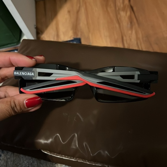 BALENCIAGA SPORT SUNGLASSES - Picture 2 of 4
